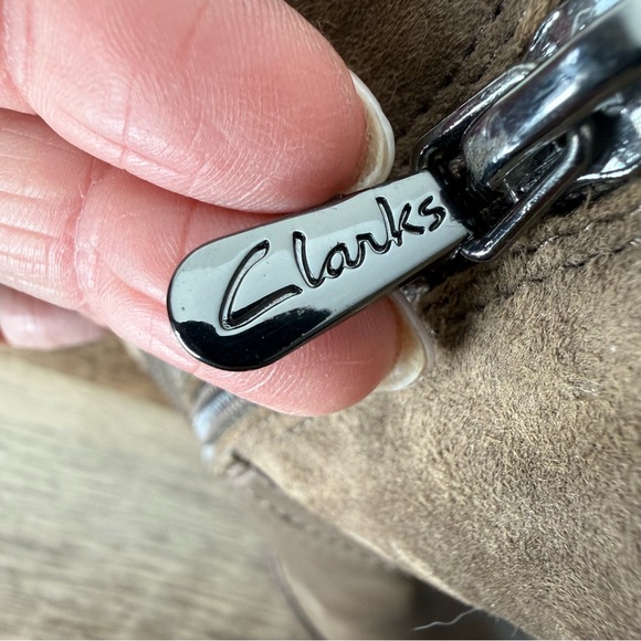 CLARKS Kaci’s Garnet Taupe Nutmeg Leather Suede Booties Block Heel Buckle Size 8 - Picture 10 of 16